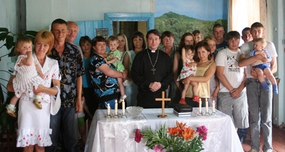 Ristimispüha Ülem-Bulankas. Keskel õpetaja Vitali Lugatšov