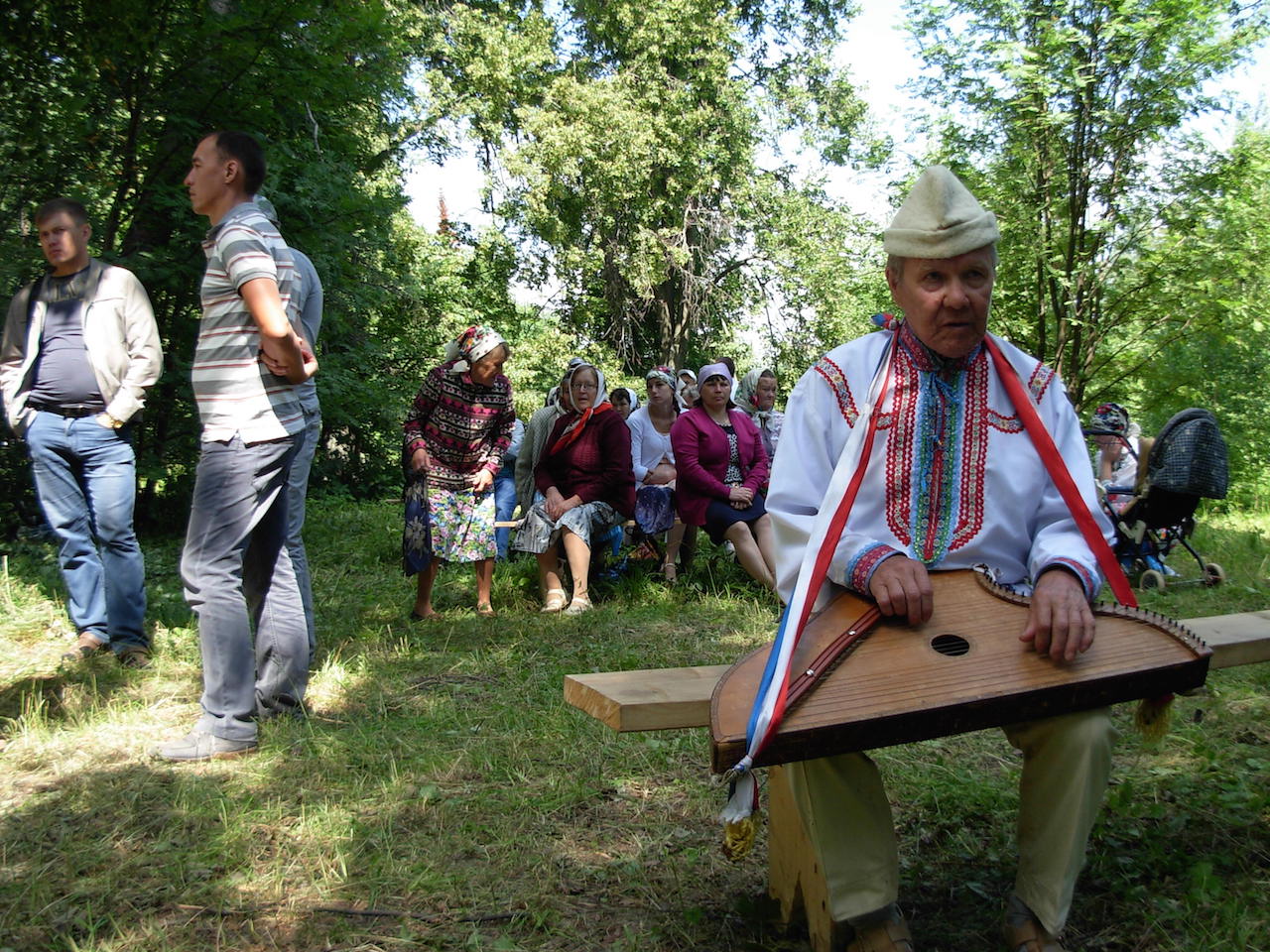 Palvusel kõlab guslimäng