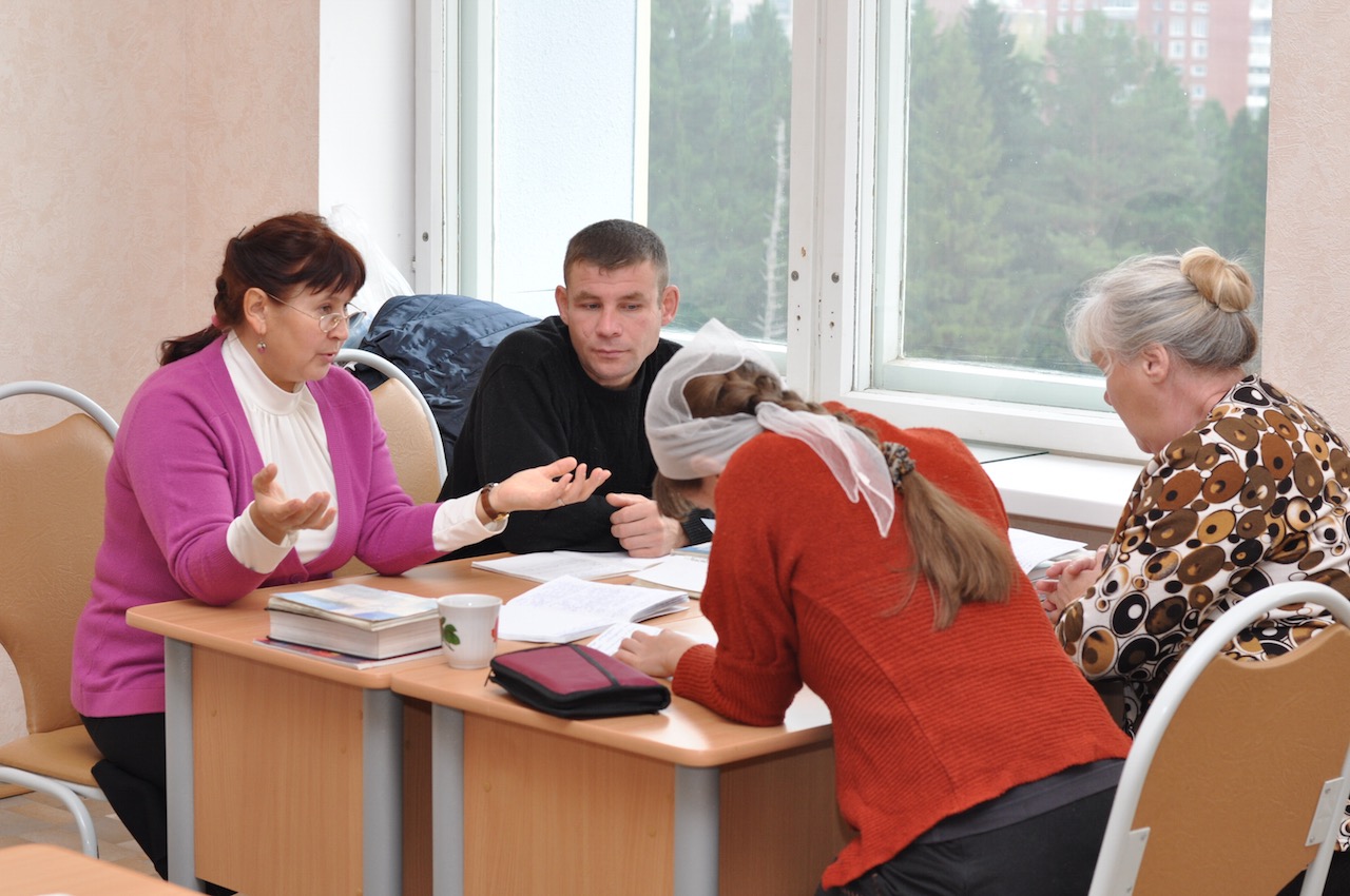 Komi, udmurdi ja mari õpilased klassi vestlusgrupis. Foto: Mark Nelson