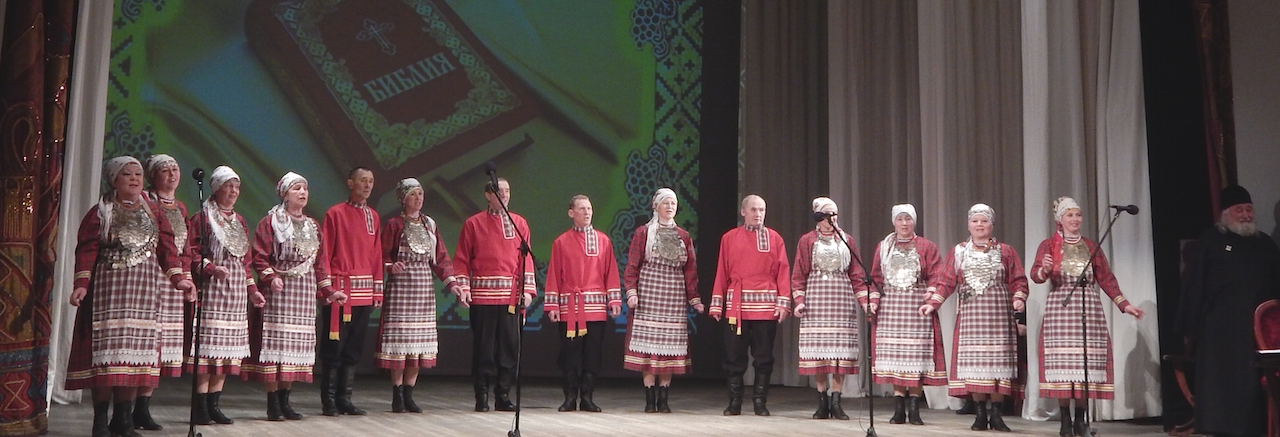 Udmurdikeelse Piibli esitlus Udmurdi Rahvusteatris 21. novembril 2013.  Foto: Kaupo Kant