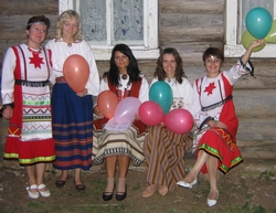 Udmurdi ansambel Kõldõšin, Eesti sõpradega